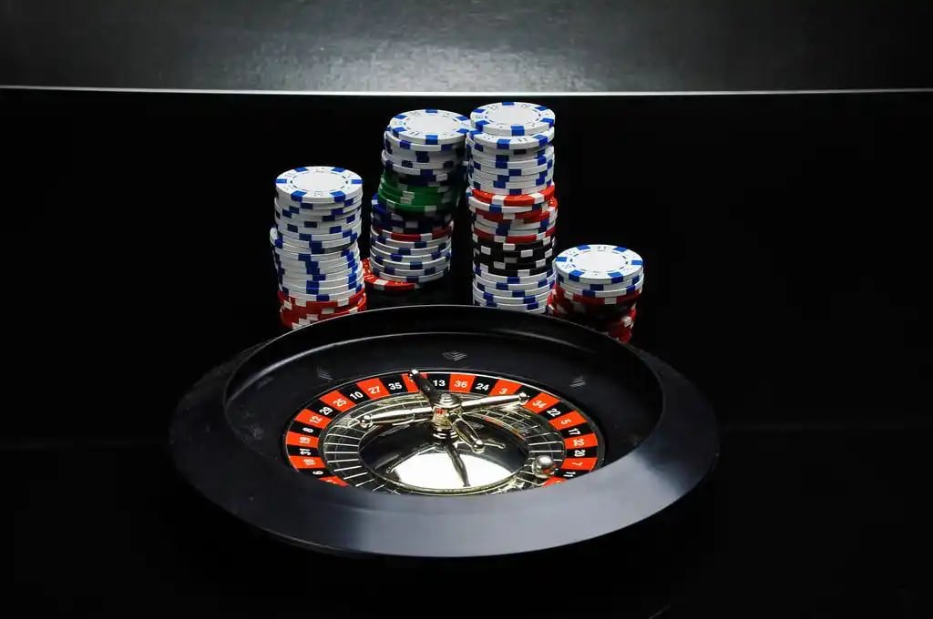 Studio kasino langsung askasino dengan dealer profesional dan peralatan permainan