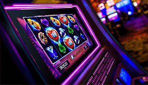 Meja roulette langsung askasino dengan dealer dan roda roulette profesional